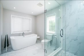 Soaker tub in primary en suite bathroom - Country homes for sale and luxury real estate including horse farms and property in the Caledon and King City areas near Toronto